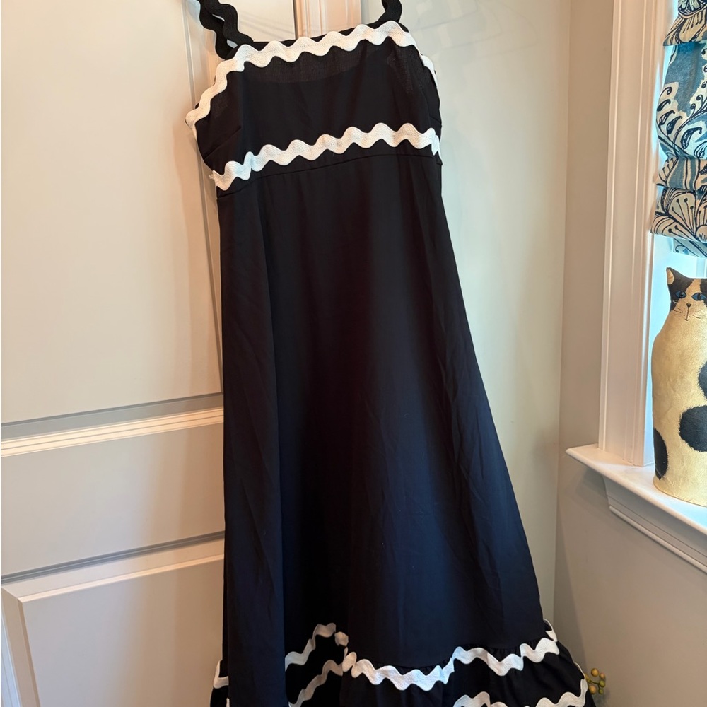 Elegant Black and White Midi Dress